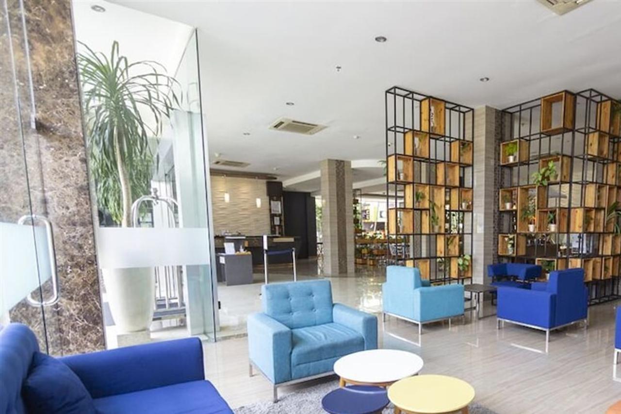 Hotel Fortunagrande Malioboro Джок'якарта Екстер'єр фото